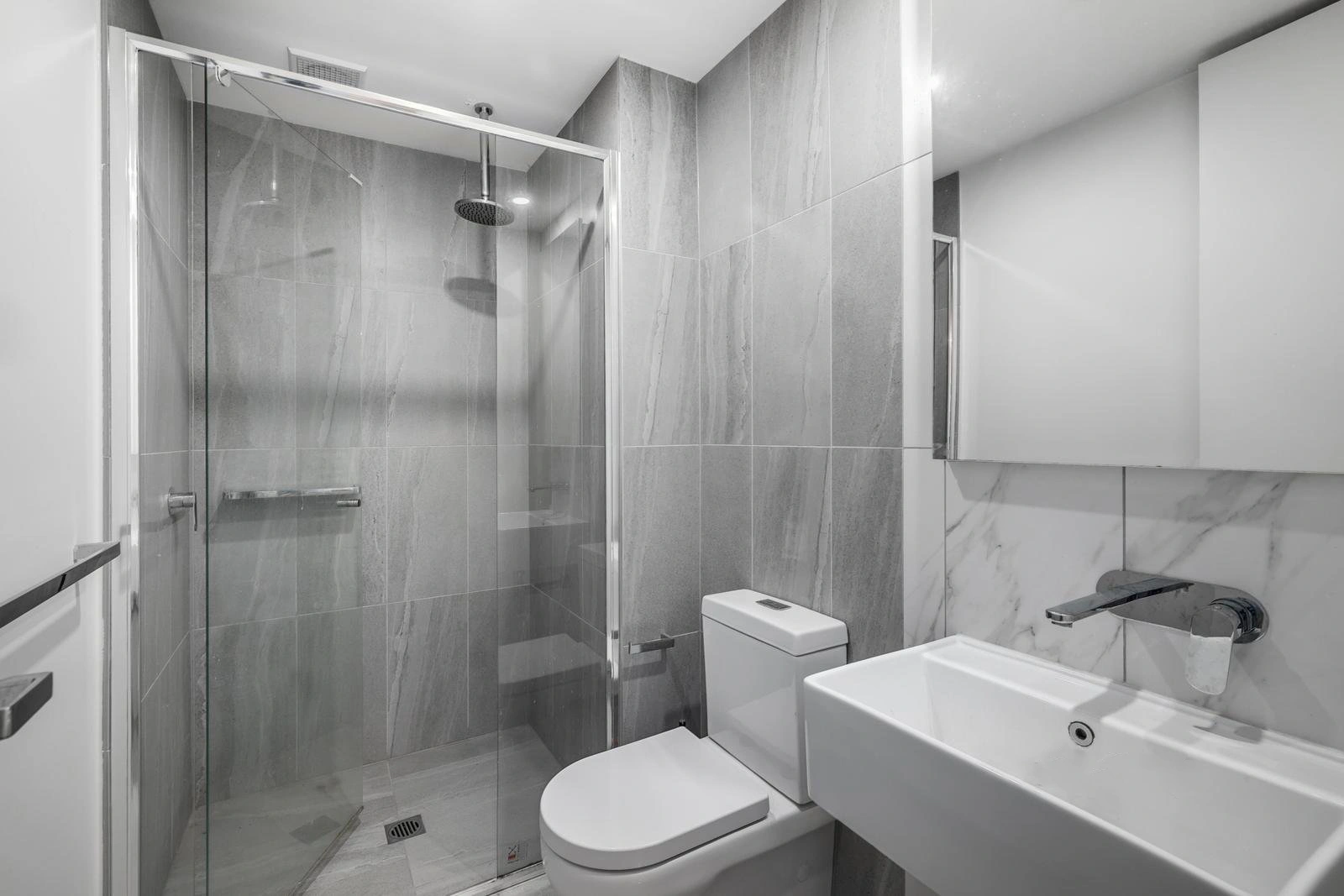 Modern One-Bedroom Apartment in Malvern East