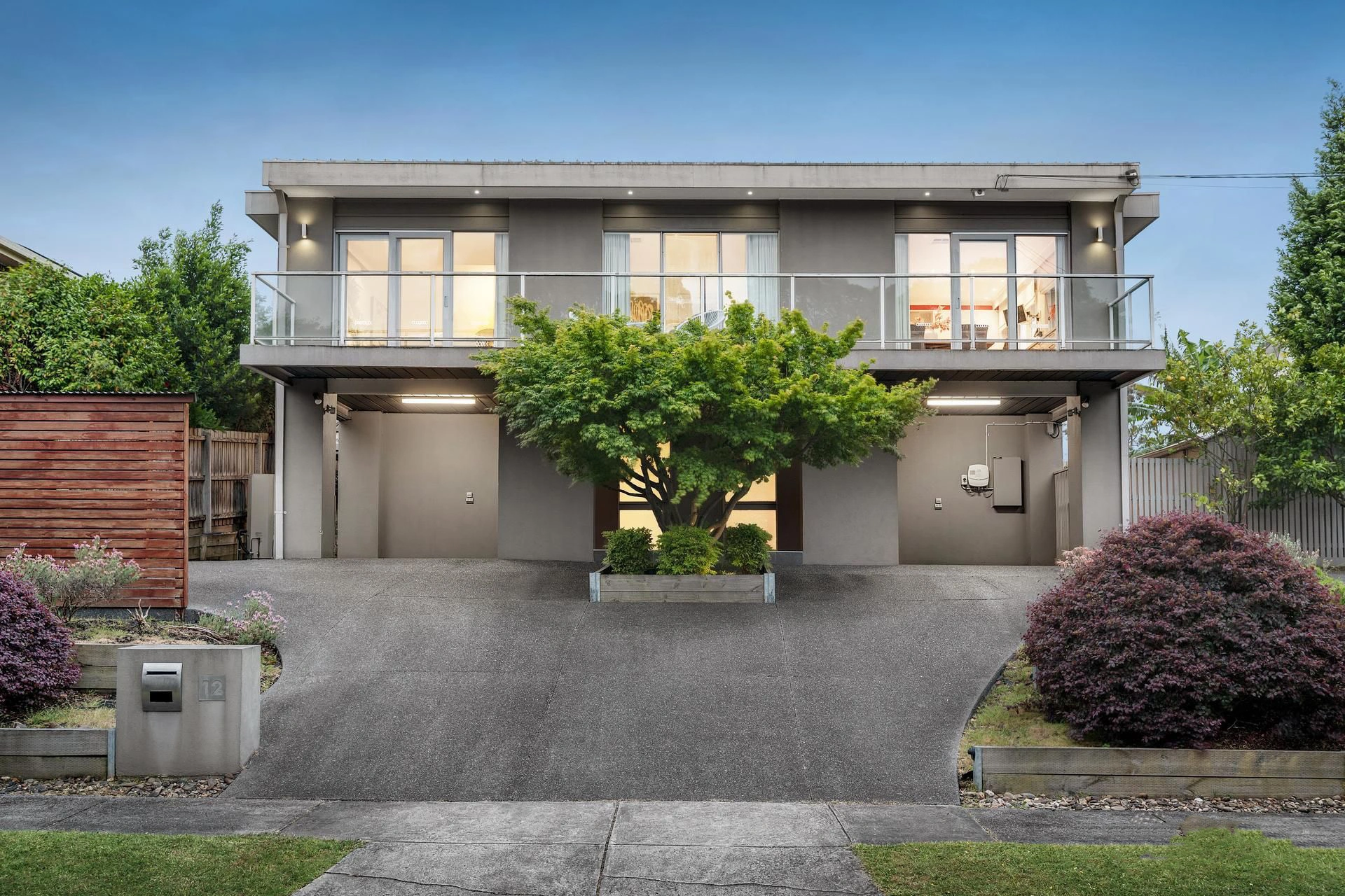 Elegant Family Living in a Prestigious Court Location