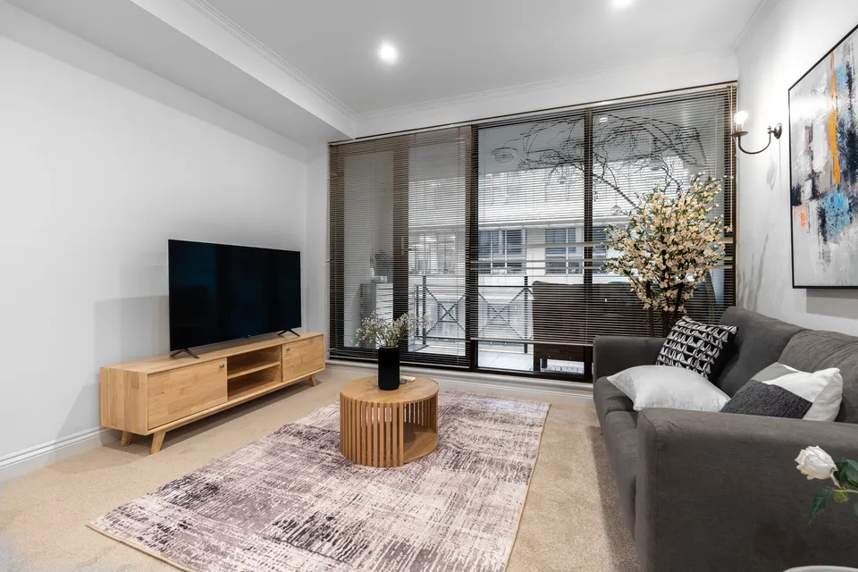 Fully Furnished - Apartment in a Prime St Kilda Road
