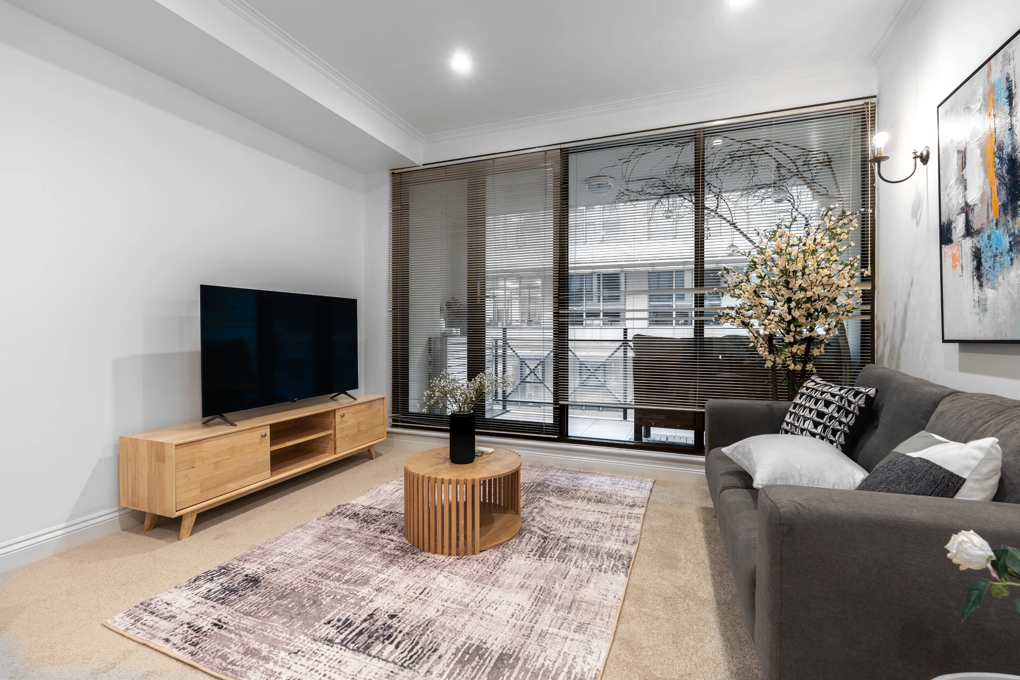 Fully Furnished - Apartment in a Prime St Kilda Road