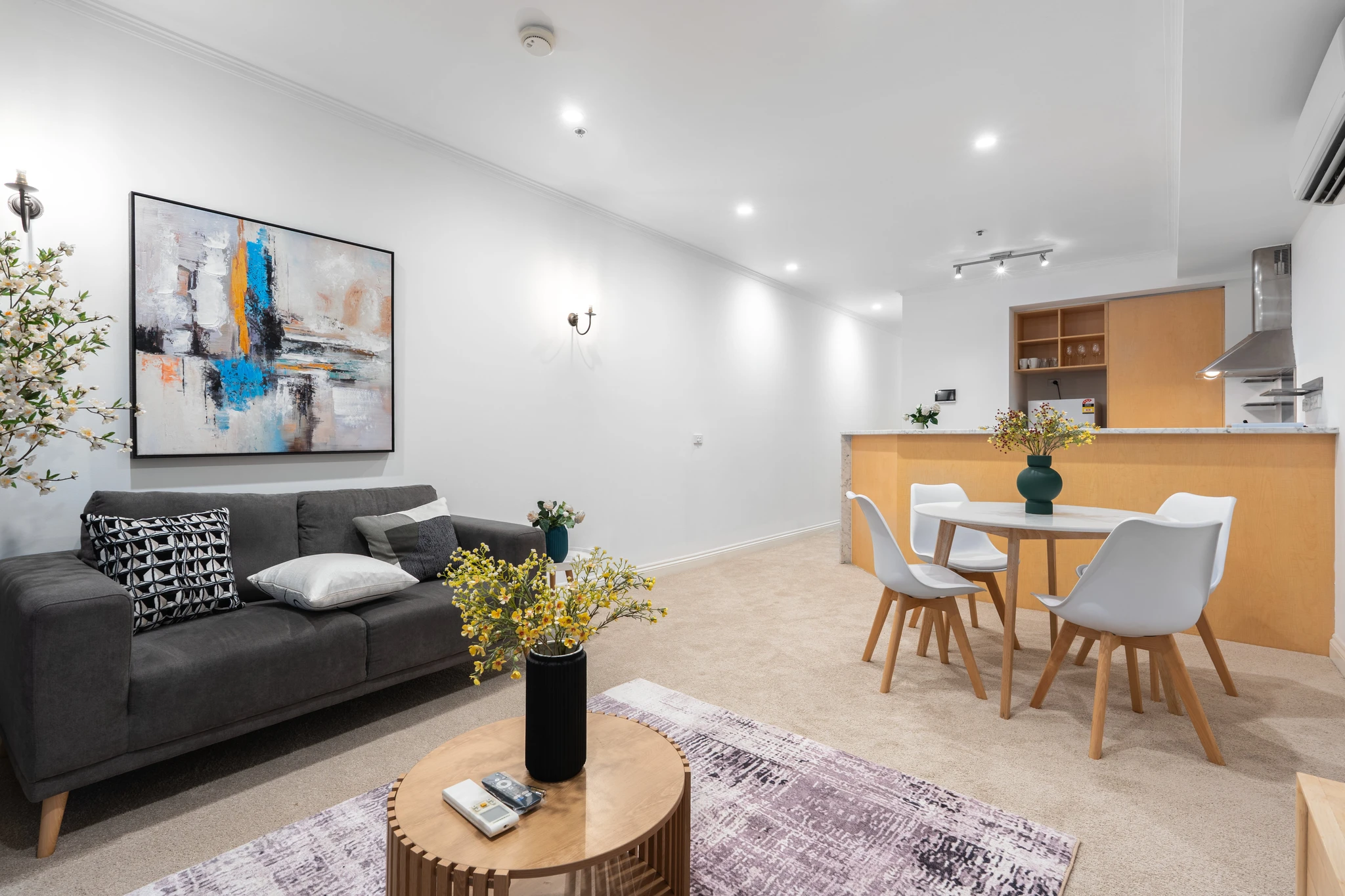 Fully Furnished - Apartment in a Prime St Kilda Road